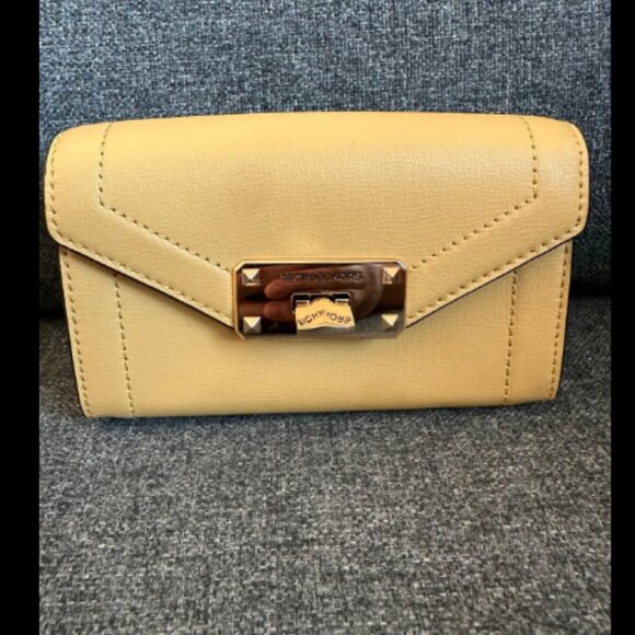 Michael Kors Kinsley Leather Bag In Dusty Daisy RARE! 🆕NWT⌚FAST😮‍💨⚡🚚 - Picture 12 of 16